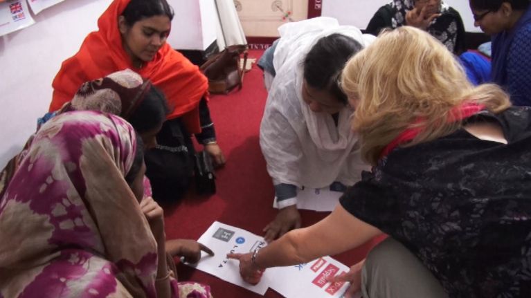 Työtahti on kiristynyt epäinhimilliseksi Bangladeshin vaatetehtaissa.