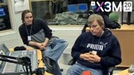 En gammal suddig bild av Ted Forsström och Kaj Korkea-ahosom gjorde Radio Pleppo.