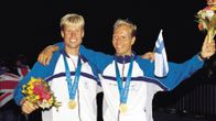 Jyrki Järvi ja Thomas Johanson juhlivat olympiakultaa.