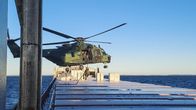 Puolustusvoimien helikopteri oli osallisena kaapelivauriosta epäillyn Fitburg-aluksen pysäyttämisessä ja tarkastamisessa 31.12.