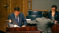 Eduskunta keskustelee EU-ratkaisusta. Puhumassa Pertti Paasio, Ilkka Kanerva selin (1994).