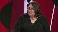Teatteriohjaaja ja toimittaja Susanna Kuparinen Viimeinen sana -ohjelmassa.