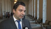 Joakim Strand intervjuas i rikssalen.