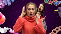 Tuulainna Tola, jonka olan takaa kurkistaa peukkua näyttävä Jeesus.   