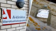 A-klinikan kyltti ja pullo.