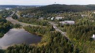 Valtatie 5 ja Puijon mäki idästä päin katsottuna.
