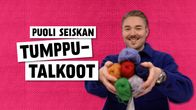 Puoli seiskan Tumpputalkoot -teksti. Toimittaja Mikko Pienipaavola pitelee värikkäitä villalankakeriä.