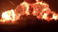 Enorm eldboll efter att en raket exploderat på startplattan i Florida.
