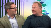 Luontotoimittaja Juha Laaksonen ja meteorologi Matti Huutonen Ylen Aamussa.