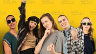 Leo Ikhilor, Sanaz Hassani, Samuli Emery, Alex Komulainen ja Emma Kakkonen ryhmäkuvassa keltaisella taustalla, jossa lukee Moves Like Summeri.