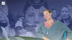 Nainen istuu pöydän ääressä hymyillen, taustalla mustavalkoisia kuvia pohjoismaisista sarjoista.