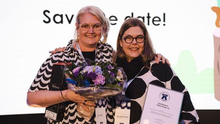 Oikiat Designin Jutta Liukkonen (vas.) ja Anne Jurvelin-Pummila (oik.). 