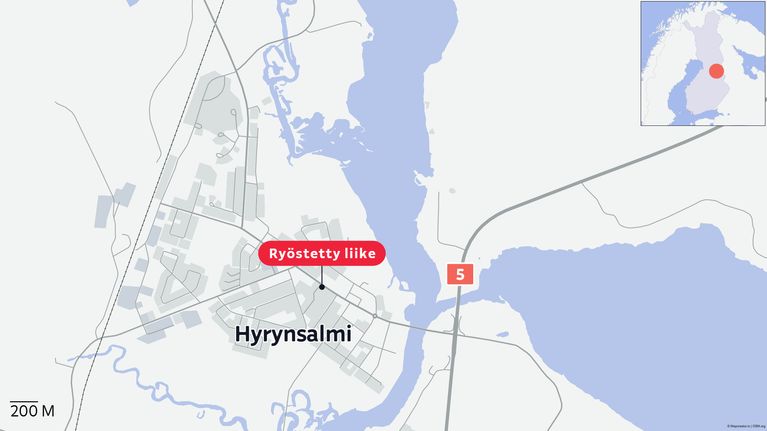 Hyrynsalmen keskustaan on merkitty ryöstetyn kultasepänliikkeen sijainti.