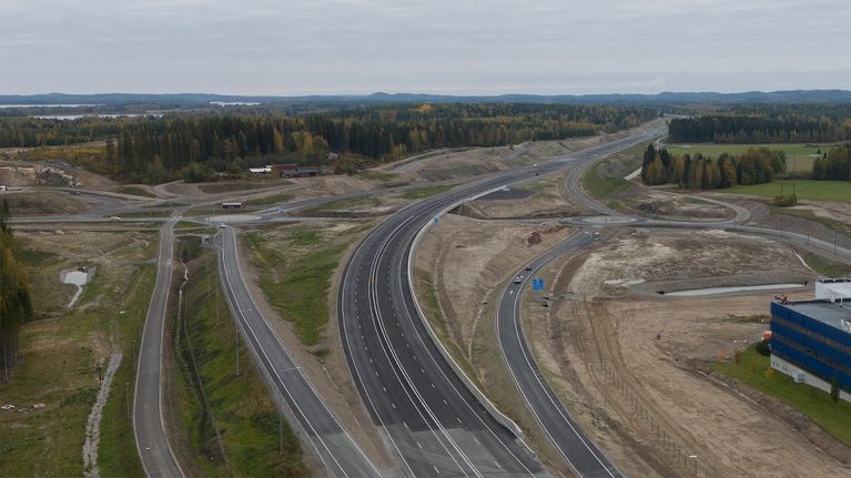 Valtatie 9 Siilinjärvellä lännen suunnasta kuvattuna.