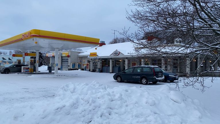 Porin katukuvan maamerkkeihin kuulunut Karjarannan Shell puretaan ...