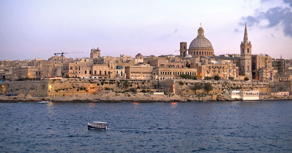 Inga nya coronafall på Malta – i dag öppandes barerna för första gången ...