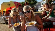 Naisia festivaalissa