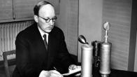 Presidentti Risto Ryti puhuu radiossa.