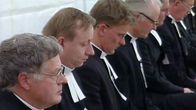 Lestadiolaisten suviseurojen pappisrivistöä dokumentista "Ainoa oikea Jumala"