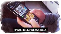 Kännykkä ja kädet.