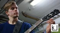 Konsta Hietanen laulaa cover-keikoilla ja tekee myös omaa musiikkia.