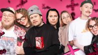 Kuvassa ovat YleX:n uudistuvien ohjelmien juontajat Womma Seppälä, Sikke Kantola, Sonny Kylä-Liuhala, Kjell Simosas, Kaisa Koivisto, Mika Parikka ja Sikke Kantola. 