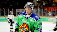 Jokerien Ville Leskinen jääkiekkokaukalossa.