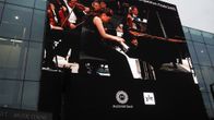Helsingin Musiikkitalon mediaseinä.