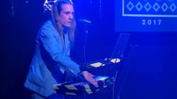 Eero Grundström esiintyy Suistamon sähkön konsertissa Etnogaalassa marraskuussa 2017