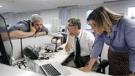 Neliosainen dokumenttisarja seuraa The New York Timesin toimituksen työskentelyä vuoden ajan.
