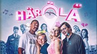 Härölä-sarjan päähenkilöt nojaavat toisiinsa ja hymyilevät kameralle. Kuvaan lisätty grafiikkaa ja sarjan nimi Härölä.