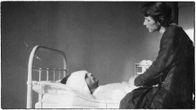 Säveltäjä Toivo Kuula ja puoliso Alma Kuula Viipurin lääninsairaalassa toukokuussa 1918.