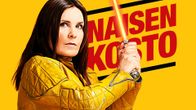 Keltaisessa kuvassa lukee punaisella Naisen kosto, etualalla Pirjo Heikkilän hahmo Saila valomiekan kanssa.