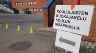 Kouluruuan jakamista Sammonlahden koululla