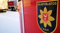 Paloautoja talvisessa maastossa.