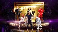 Lauri Tähkä, SANNI, Kaija Koo, Elastinen ja Antti Tuisku poseeraavat SuomiLOVE-logon edessä.