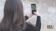 Abitreenien toimittaja ja puhelin