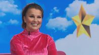 Laulaja Arja Koriseva Puoli seitsemän -ohjelman studiovieraana