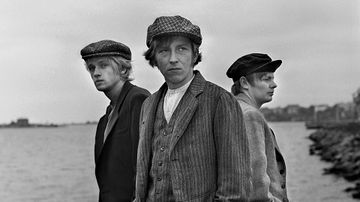 tehtaan-varjossa-ty-l-isnuorukaisen-pyrkimys-henkiseen-kasvuun