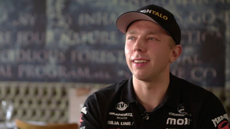 Filip Roms flyger fram över vattnet med en topphastighet på över 200 ...