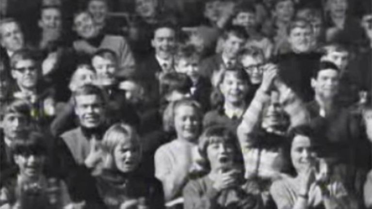 Twistkonsertin yleisöä Linnanmäen Peacock-teatterissa vuonna 1964.