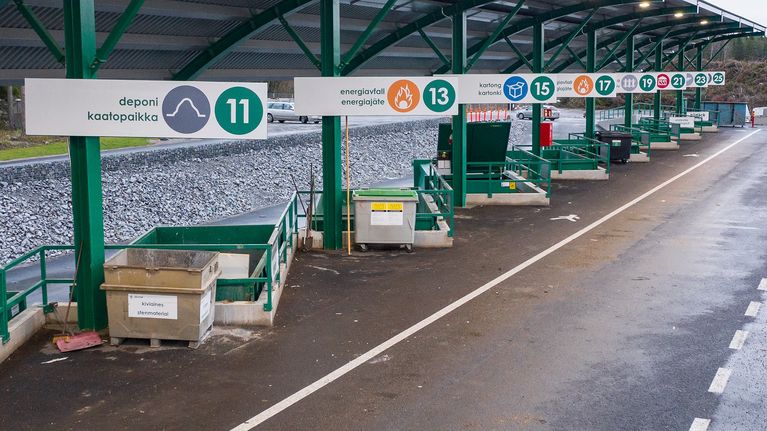 Jätteiden lajitteluasema Ekoroskilla Pietarsaaressa.