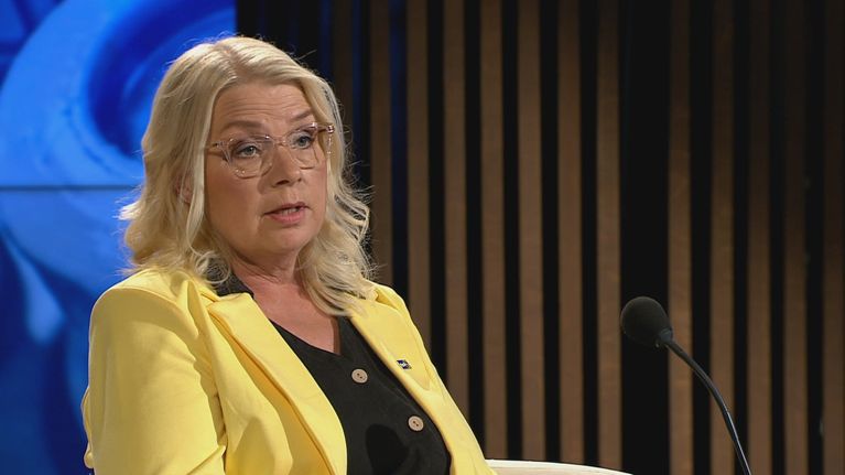 Kansanedustaja Leena Meri (ps.) A-studiossa.