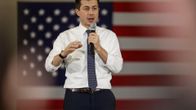 Yhdysvaltain demokraattisen puolueen esivaalien ehdokas Pete Buttigieg puhuu vaalitilaisuudessa.
