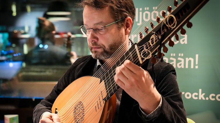 Ensemble Nylandia esittää renessanssimusiikkia viinikahvila Feeniksissä.