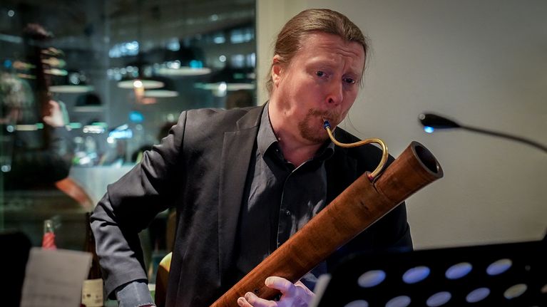 Ensemble Nylandia esittää renessanssimusiikkia viinikahvila Feeniksissä.