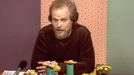 Toimittaja Pekka Salo askartelee Pikku Kakkosessa (1972)