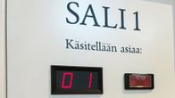 Rovaniemen hovioikeuden salin numerotaulu.