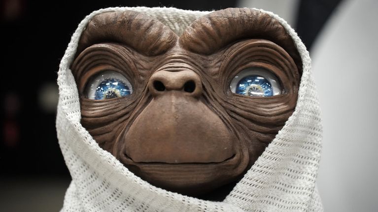 E.T. Comic Conissa, Maker & Shaperin käsialaa. 