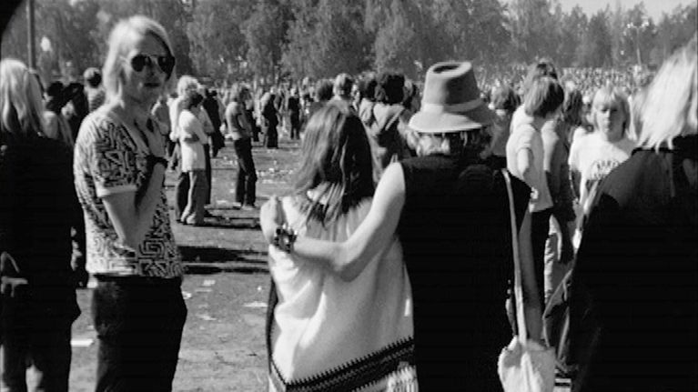 Yleisöä vuoden 1971 Ruisrockissa.